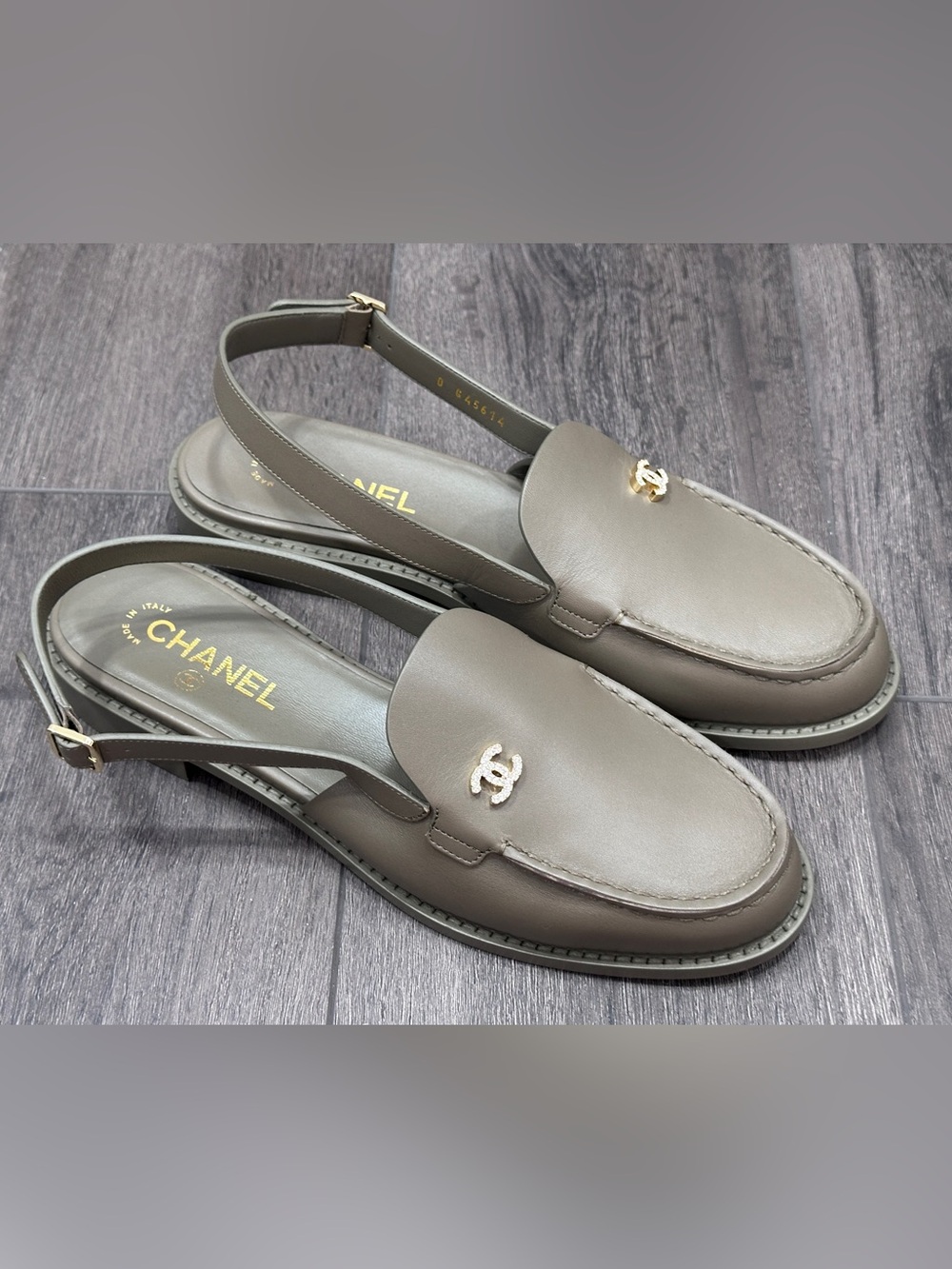 2026 CHANEL KHAKI OLIVE GREEN LEATHER LOAFER SLINGBACK SHOES GOLD STRASS CC 40.5 - Picture 3 of 16